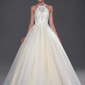 New never altered or worn.guessed on my size and can’t return. white/champagne.